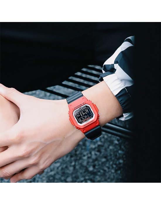 Casio GW-M5610RB-4ER мужские часы застежка крупным планом