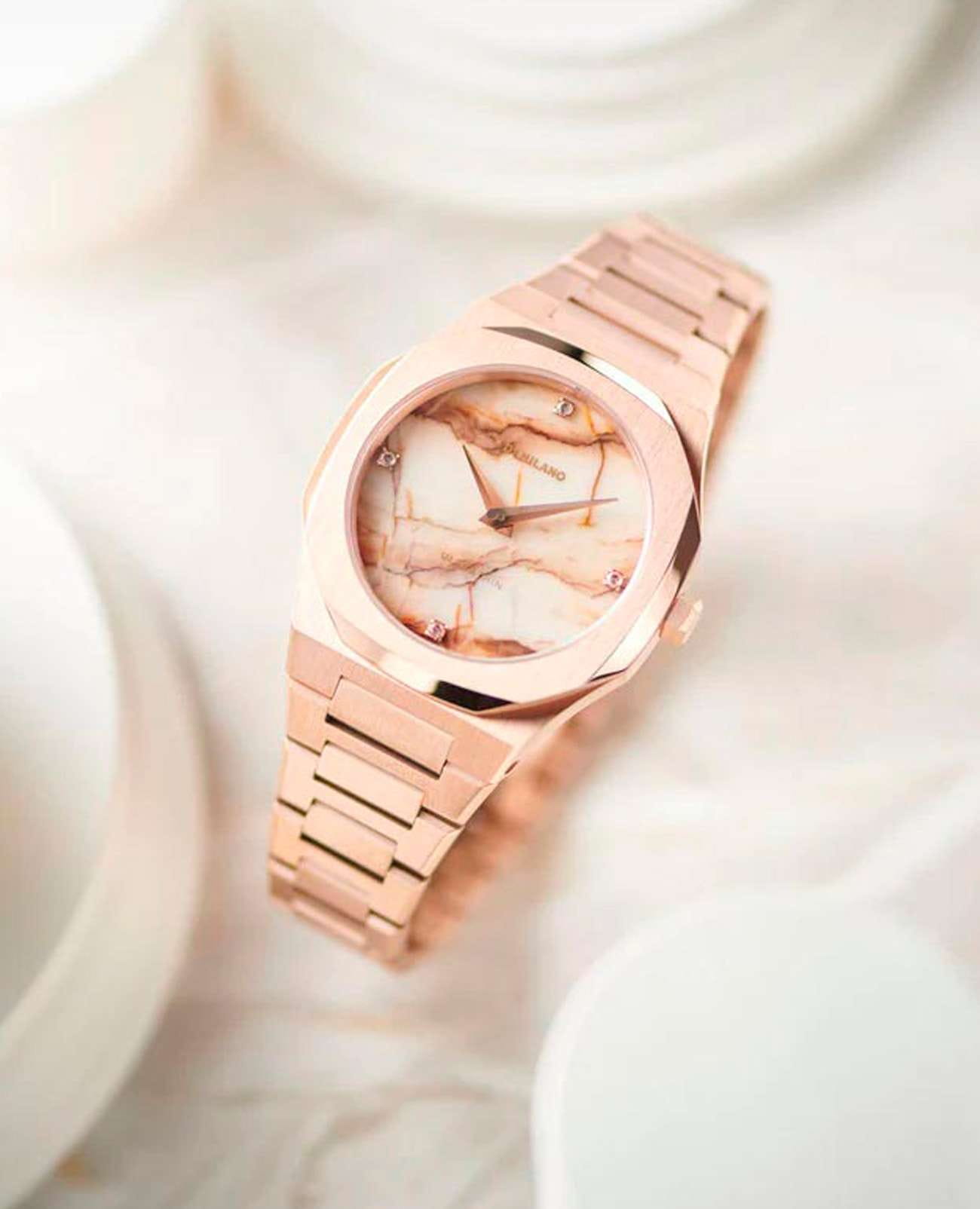 D1 Milano D1 Milano Ultra Thin UTBL14 кварцевые женские часы часы крупный план  циферблата