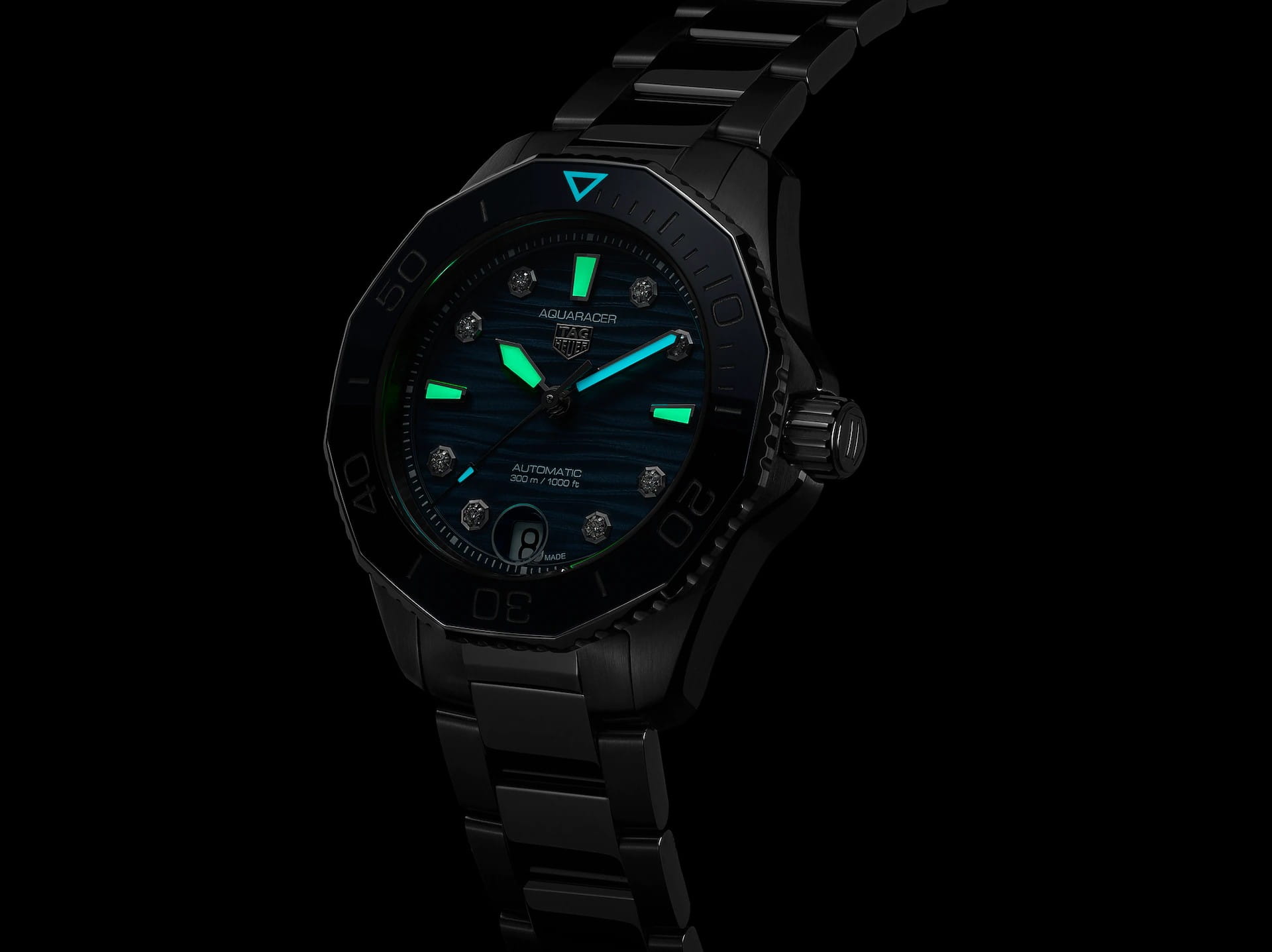 TAG Heuer TAG Heuer Aquaracer Professional 300 WBP231B.BA0618 механические женские часы часы крупный план синий циферблата
