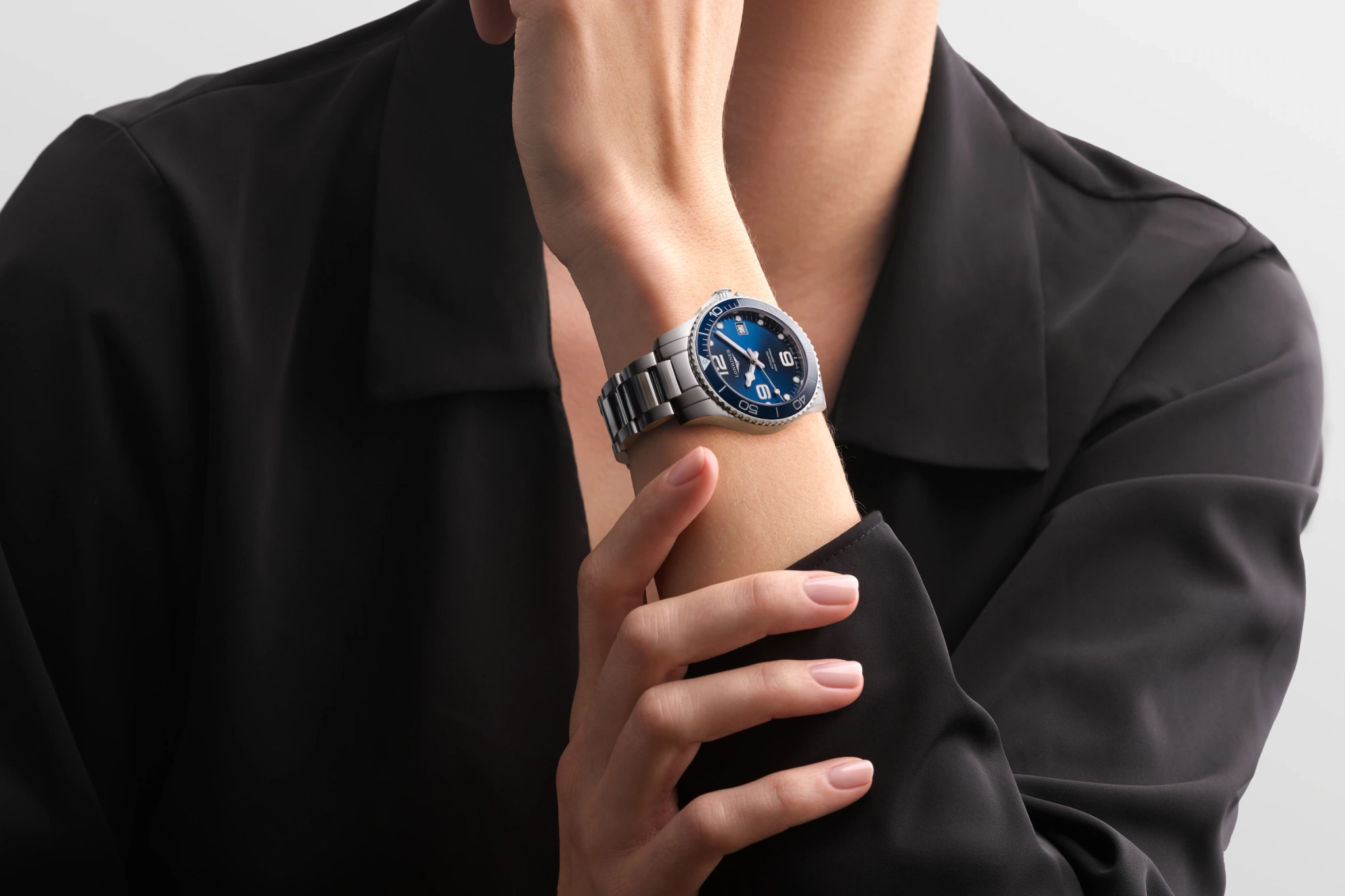 Longines Longines HydroConquest L3.780.4.96.6 механические женские часы часы крупный план синий циферблата