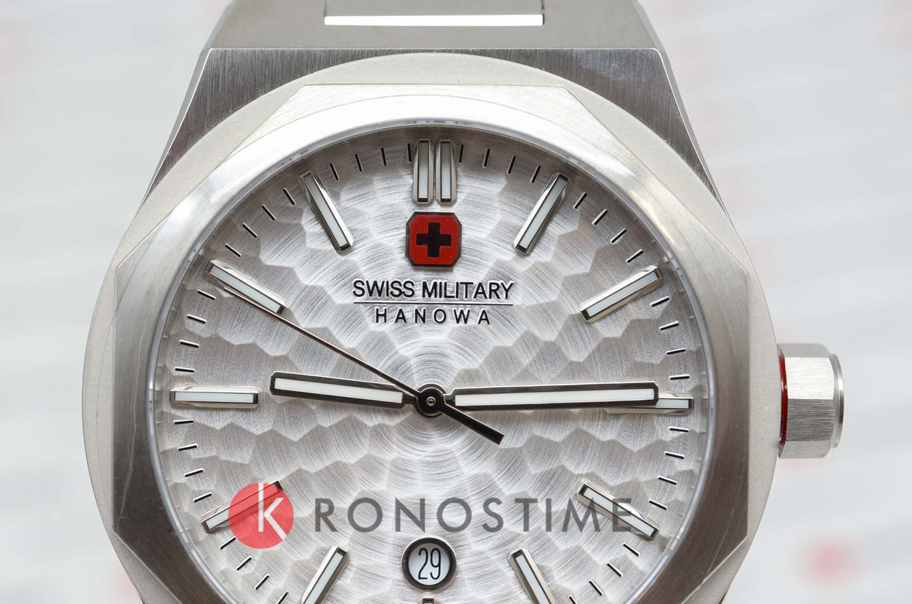 Swiss Military Hanowa Swiss Military Hanowa Octon Hammered SMWGH2101904, roadrunner швейцария мужские часы на браслете нержавеющая сталь боковой вид