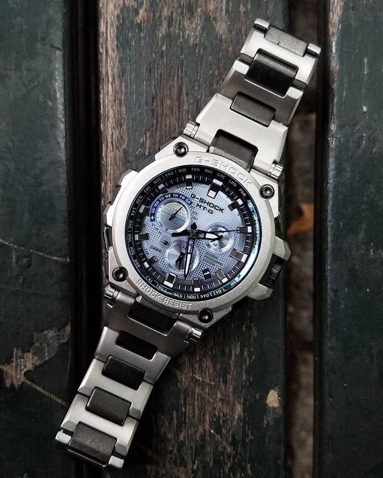 Casio Casio G-Shock Premium MTG-G1000RS-2A MTG, наручные мужские часы фото под углом
