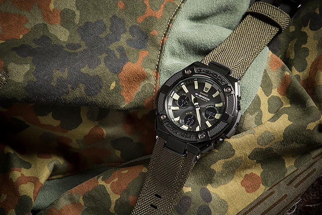 Casio Casio G-Shock GST-W130BC-1A3 электронные мужские часы часы крупный план черный циферблата