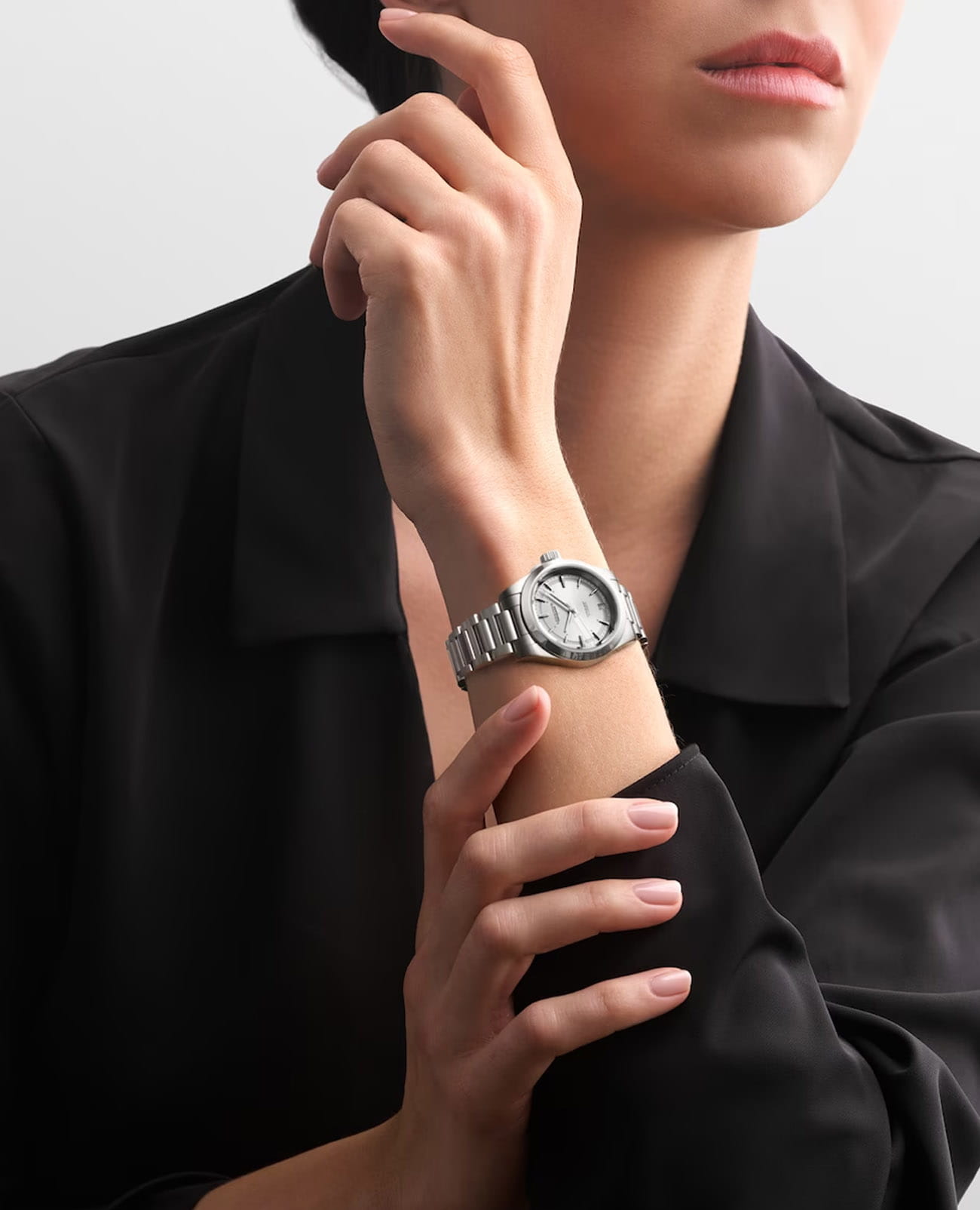 Оригинальные часы Longines Longines Conquest L3.430.4.72.6 механические калибр механизма l888 общий вид