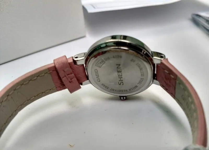 Casio Casio Sheen SHE-4029L-4A, sheen япония женские часы на браслете кожаный боковой вид