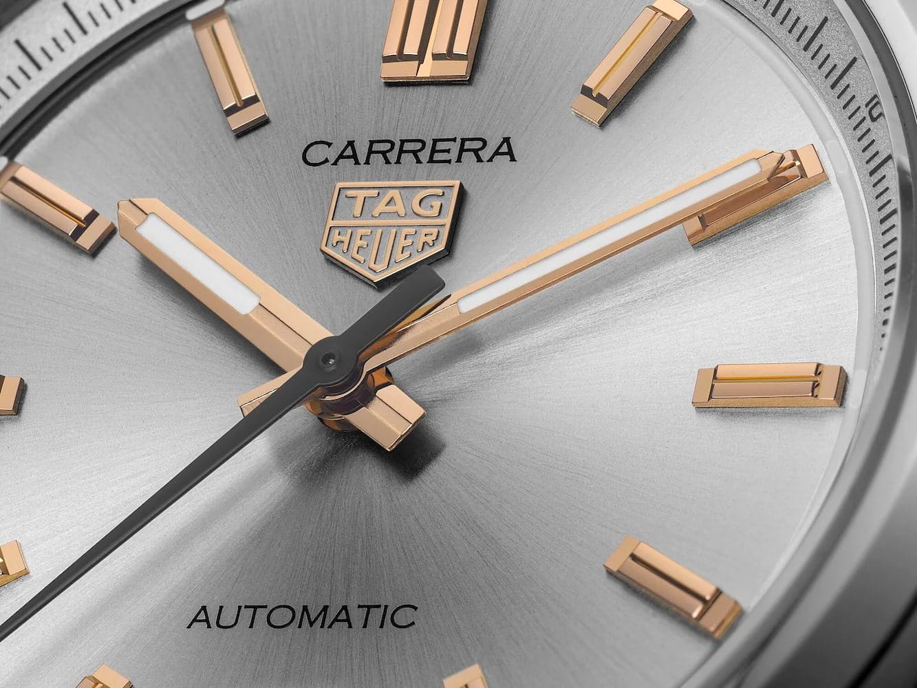 TAG Heuer TAG Heuer Carrera Date WBN2310.BA0001 механические женские часы часы крупный план серебристый циферблата