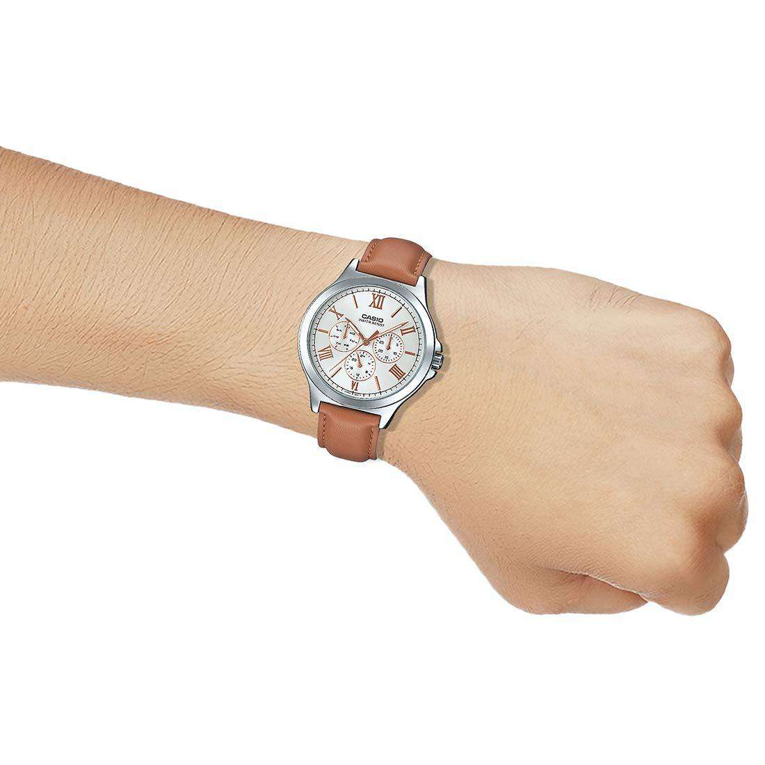 Casio LTP-V300L-7A2 женские часы застежка крупным планом