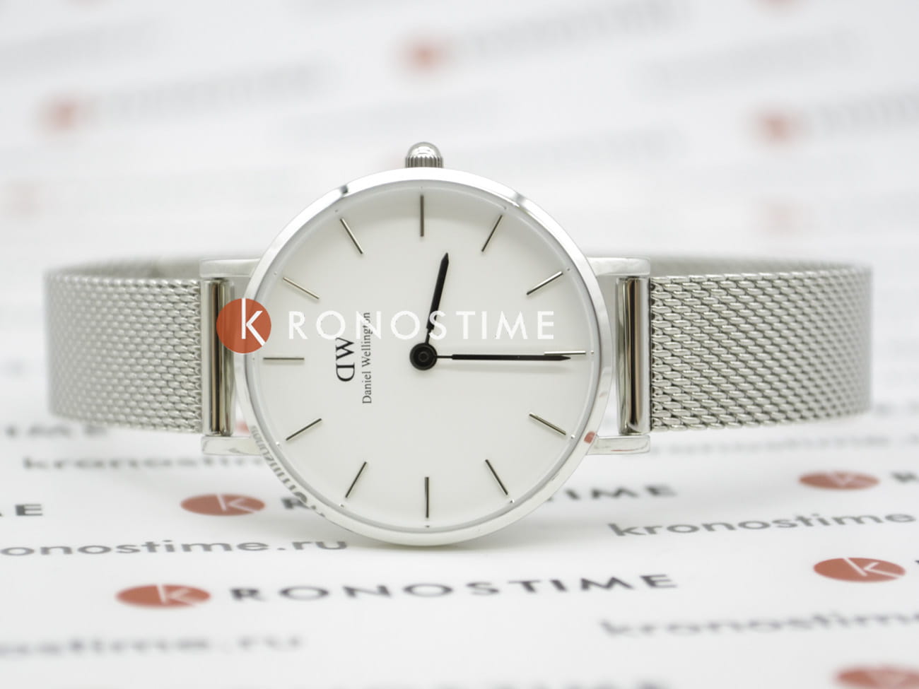 Daniel Wellington Daniel Wellington Petite Sterling DW00100220 кварцевые женские часы часы крупный план белый циферблата