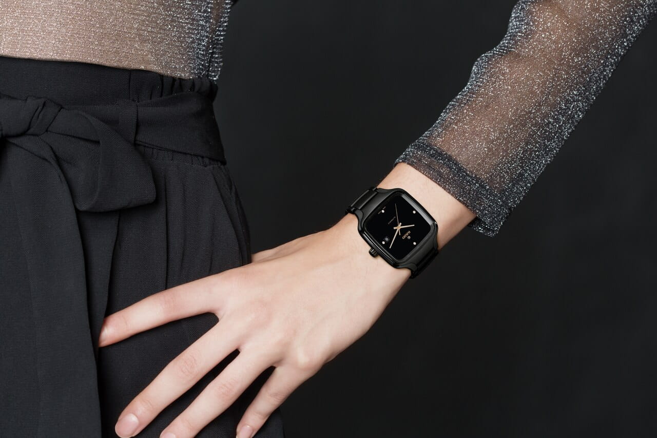 Rado Rado True Square Automatic Diamonds R27078722  механические женские часы часы крупный план черный циферблата