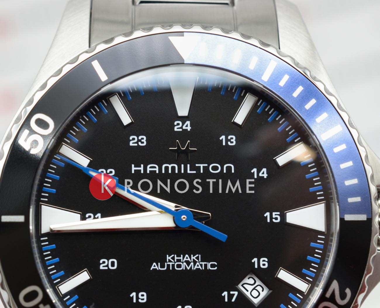 Hamilton Hamilton Khaki Navy Scuba H82315131, khaki navy швейцария мужские часы на браслете нержавеющая сталь боковой вид