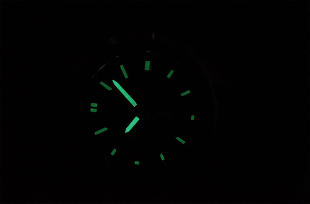 Casio EFV-550P-1A мужские часы застежка крупным планом