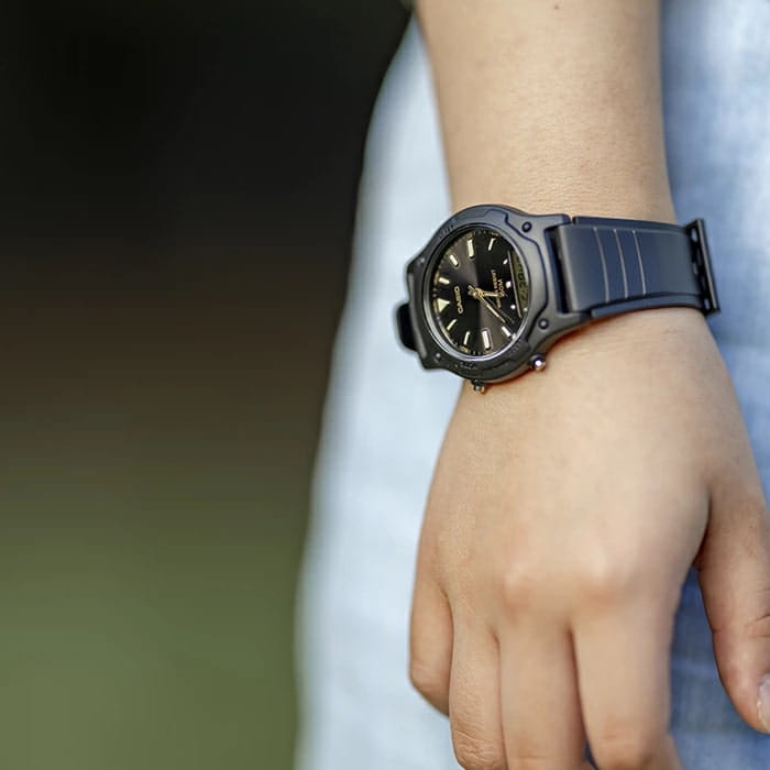 Casio Casio Collection AW-49HE-1AVDF (AW-49HE-1A) , наручные мужские часы фото под углом