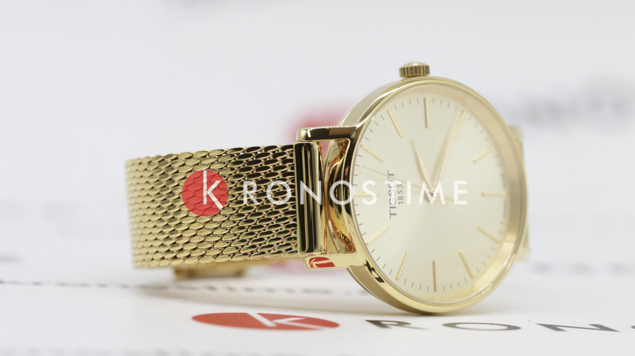 Tissot T1432103302100 женские часы застежка крупным планом