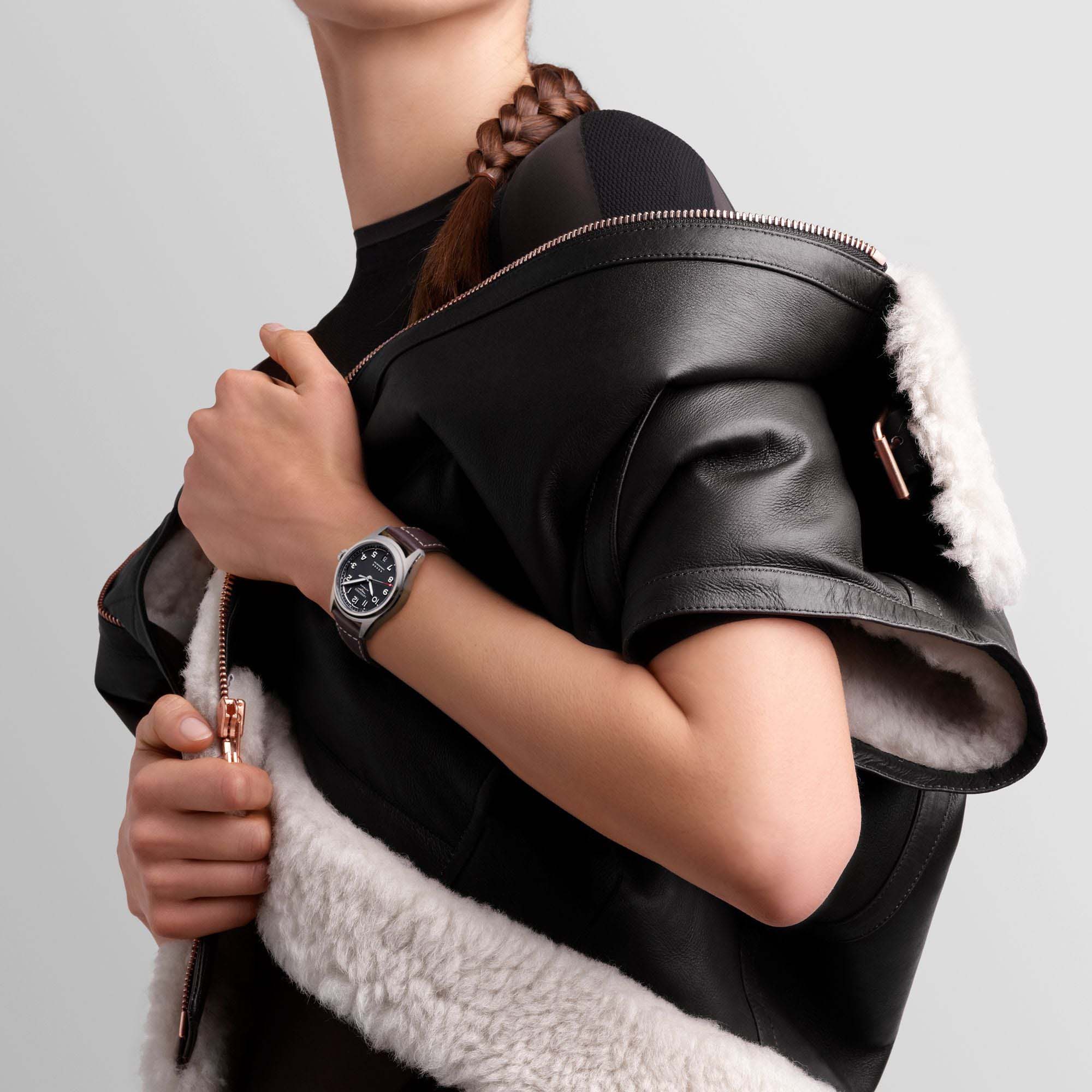 Longines Longines Spirit L3.410.4.53.0 механические мужские часы часы крупный план черный циферблата