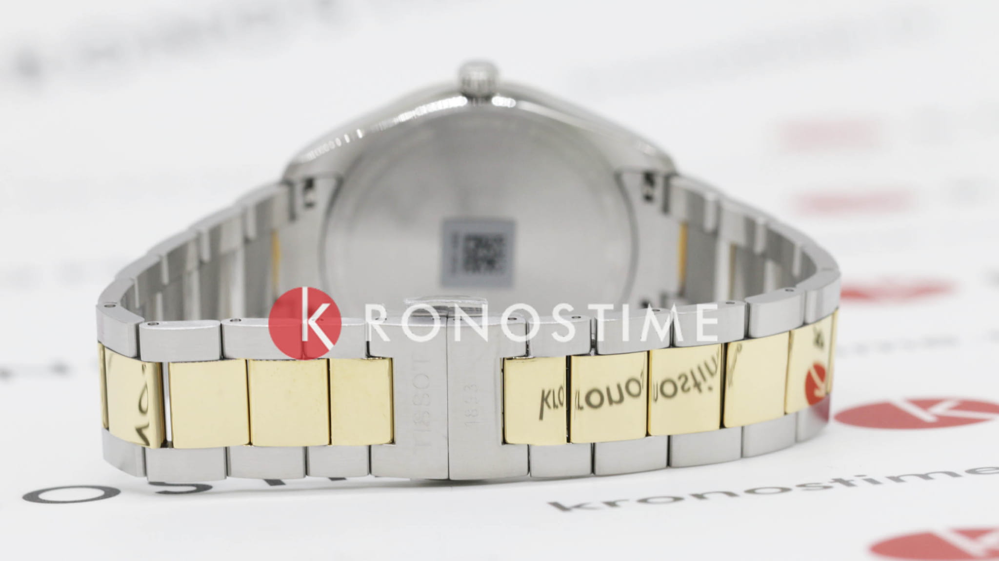 Tissot T1504102204100 мужские часы застежка крупным планом