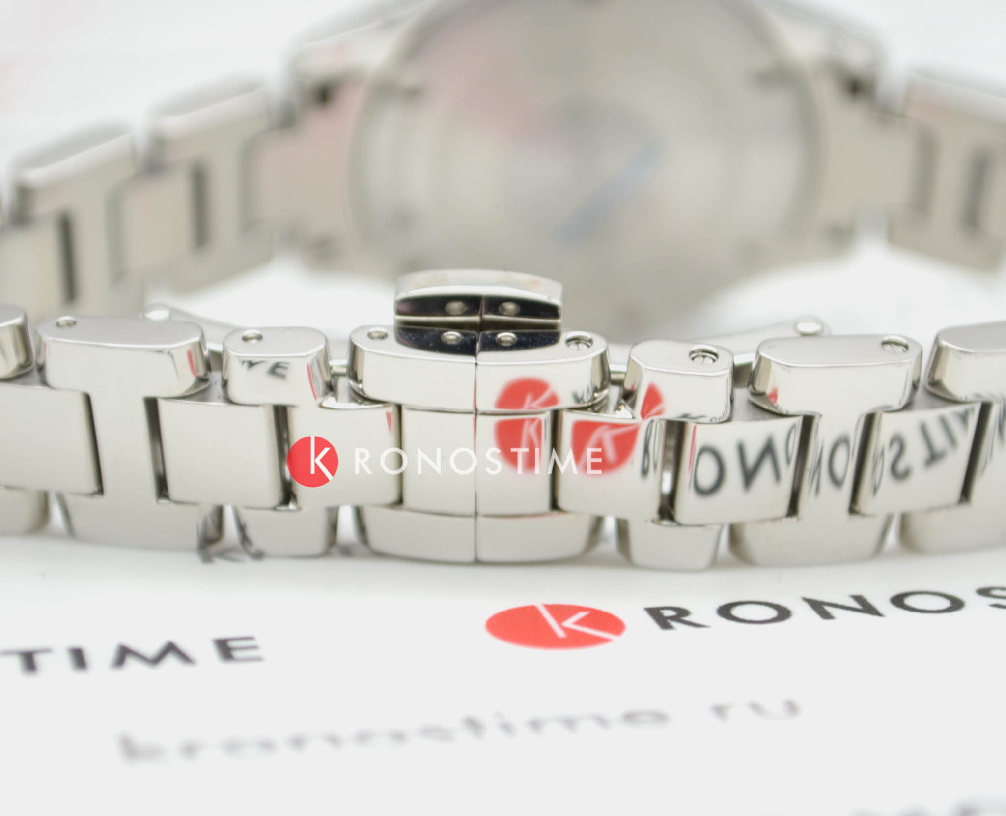 Victorinox 241916 женские часы застежка крупным планом