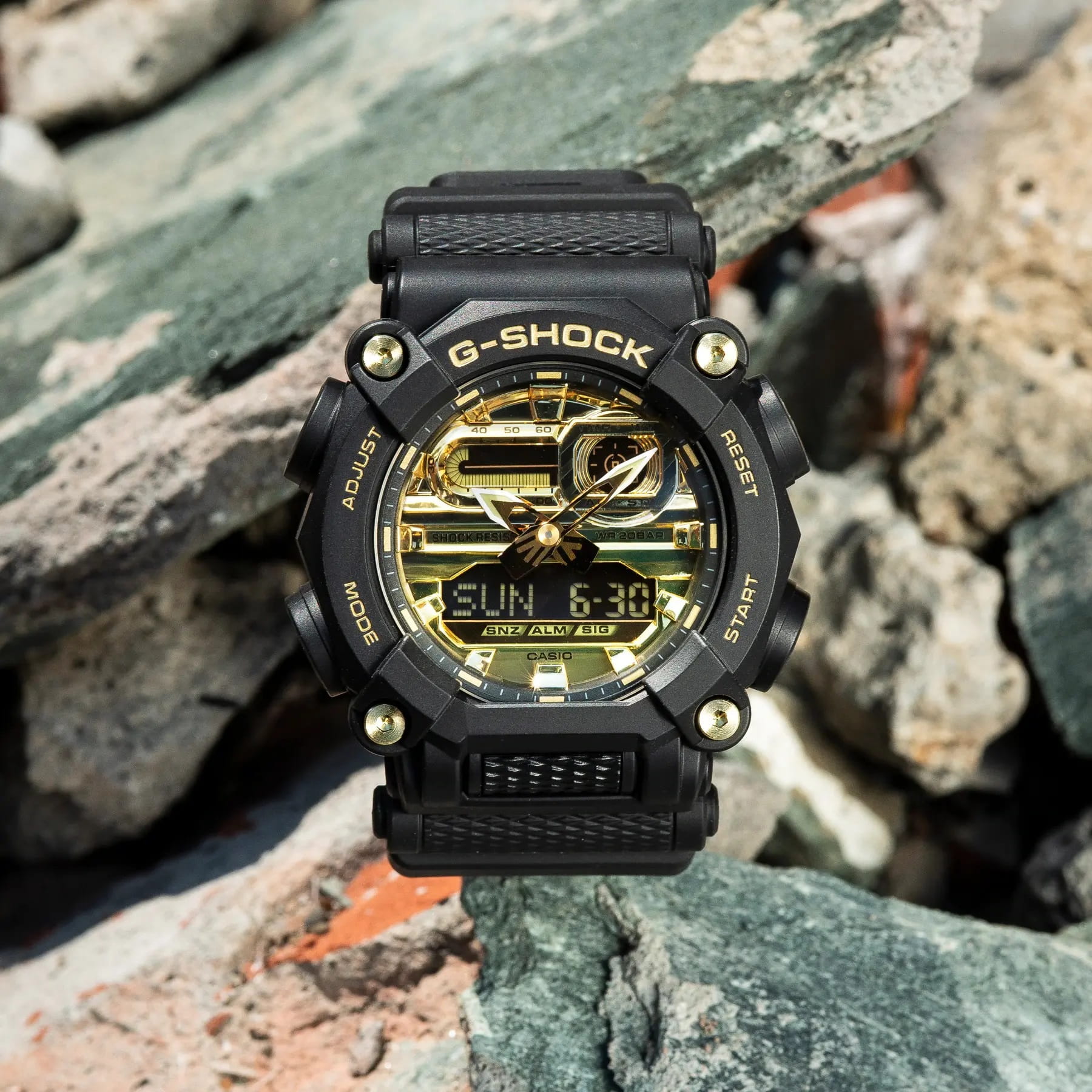 Casio GA-900AG-1AER мужские часы застежка крупным планом