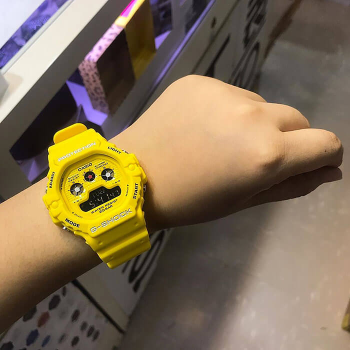 Casio Casio G-Shock DW-5900RS-9, g-shock япония мужские часы на браслете пластик боковой вид