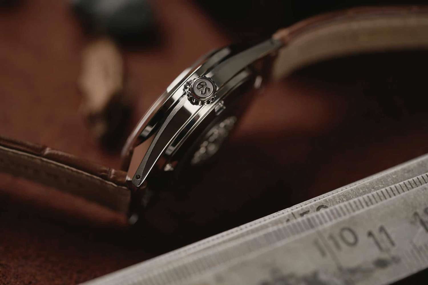 Seiko Seiko Grand Seiko SBGW293G  — детали корпуса и кожаный