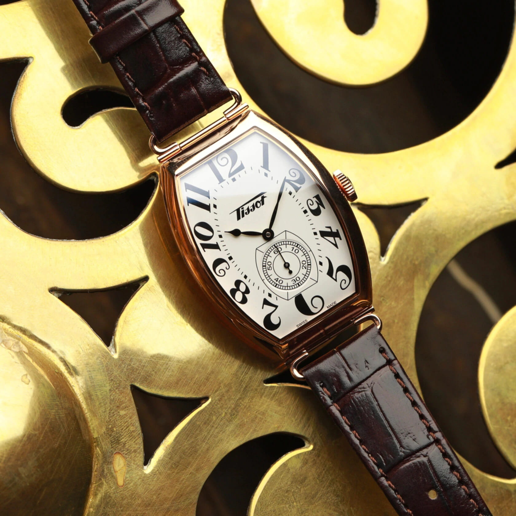 Tissot T1285053601200 мужские часы застежка крупным планом