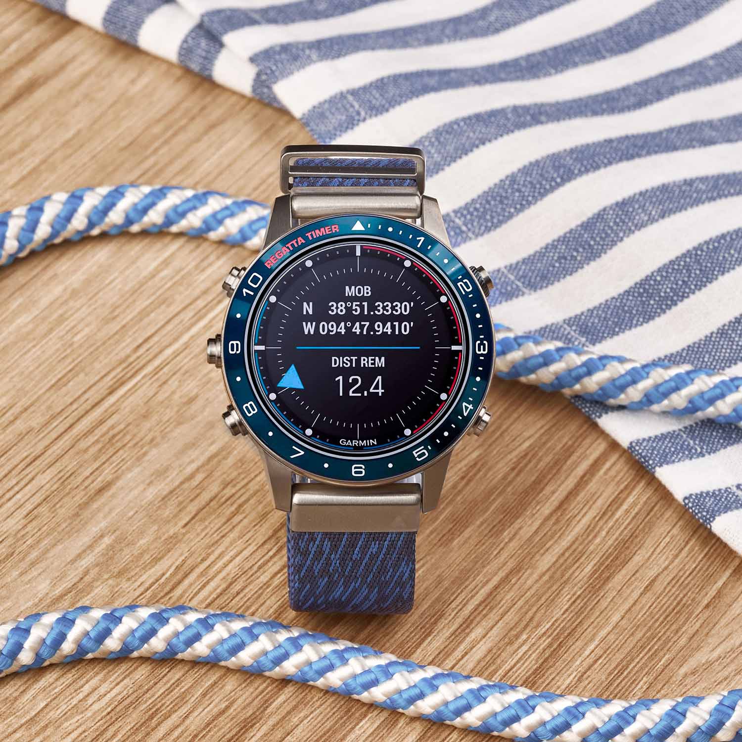 Garmin 010-02006-07 мужские часы застежка крупным планом