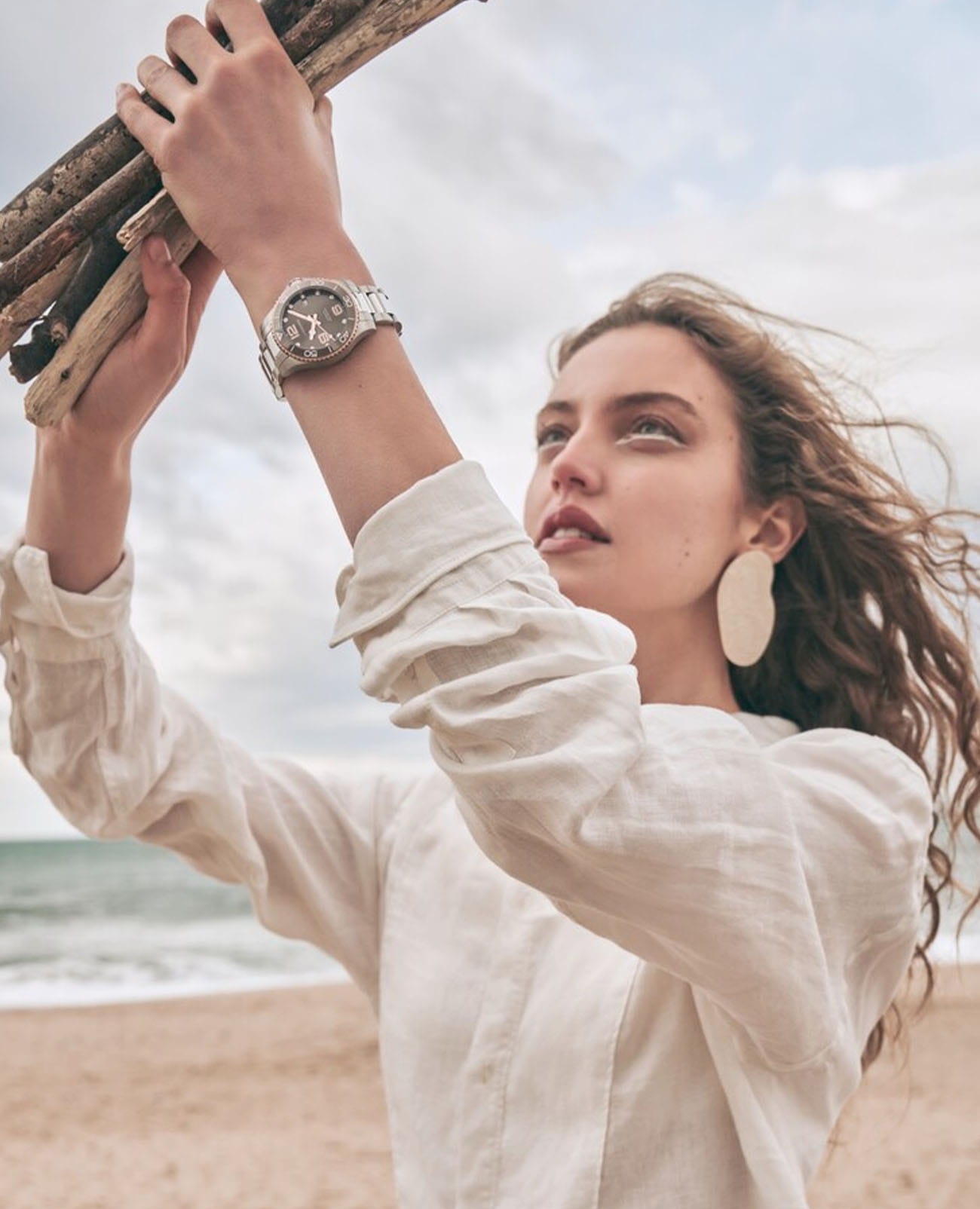 Longines L37803786 мужские часы застежка крупным планом