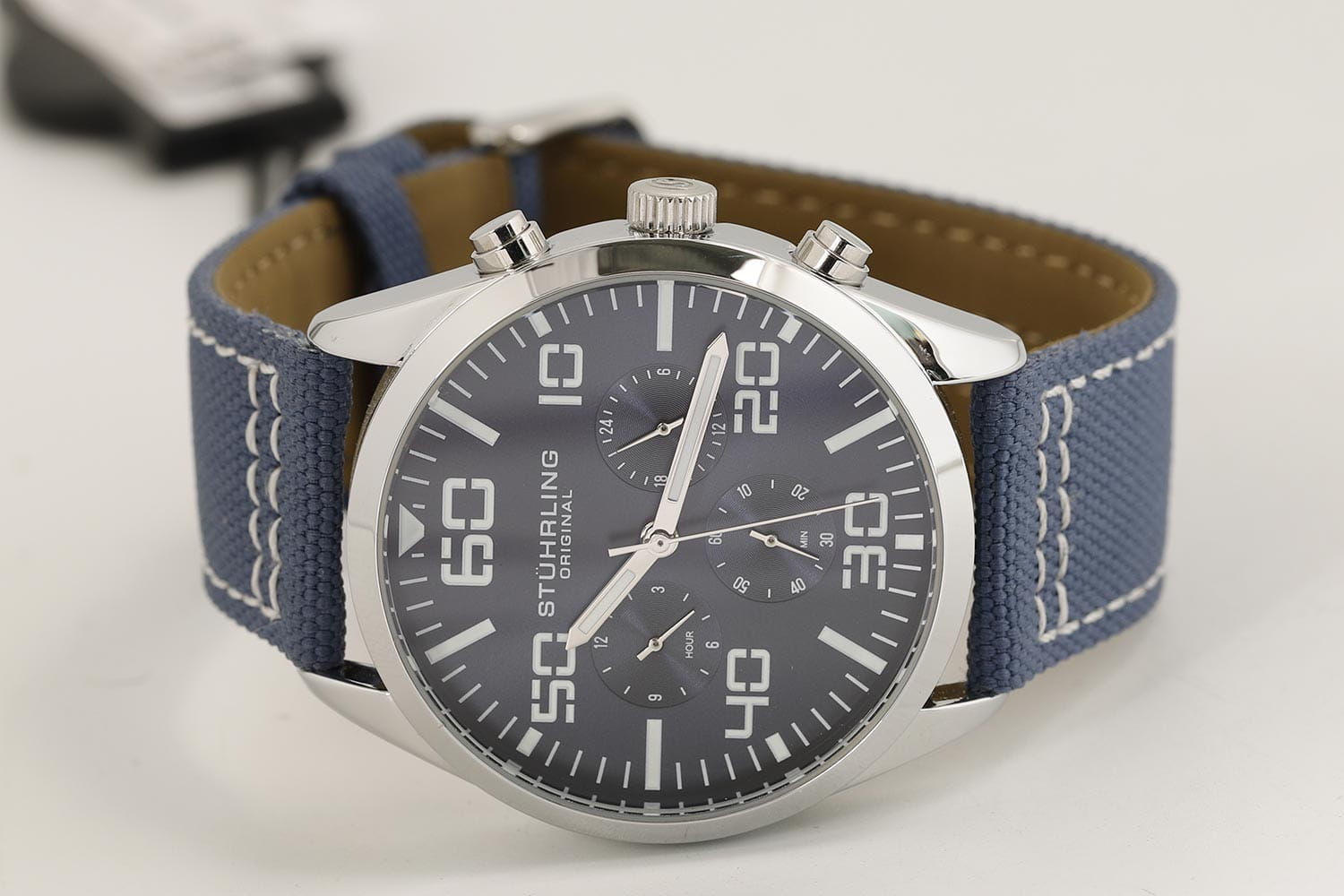 Stuhrling Stuhrling Aviator 4001.4,  сша мужские часы на браслете тканевый боковой вид