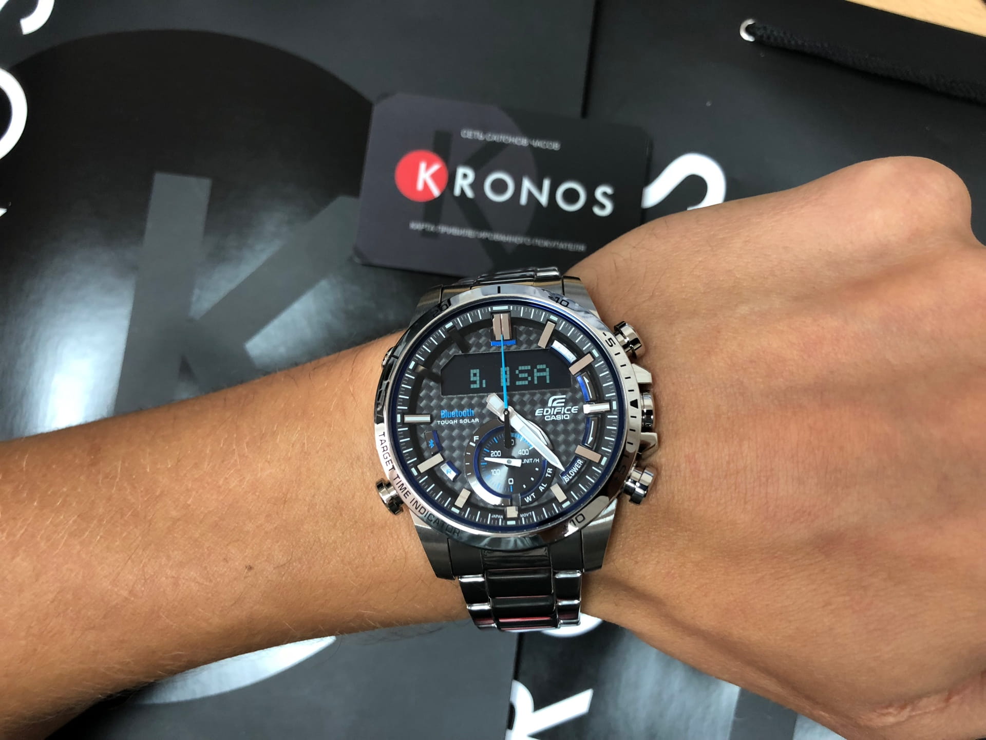 Casio ECB-800D-1AEF мужские часы застежка крупным планом