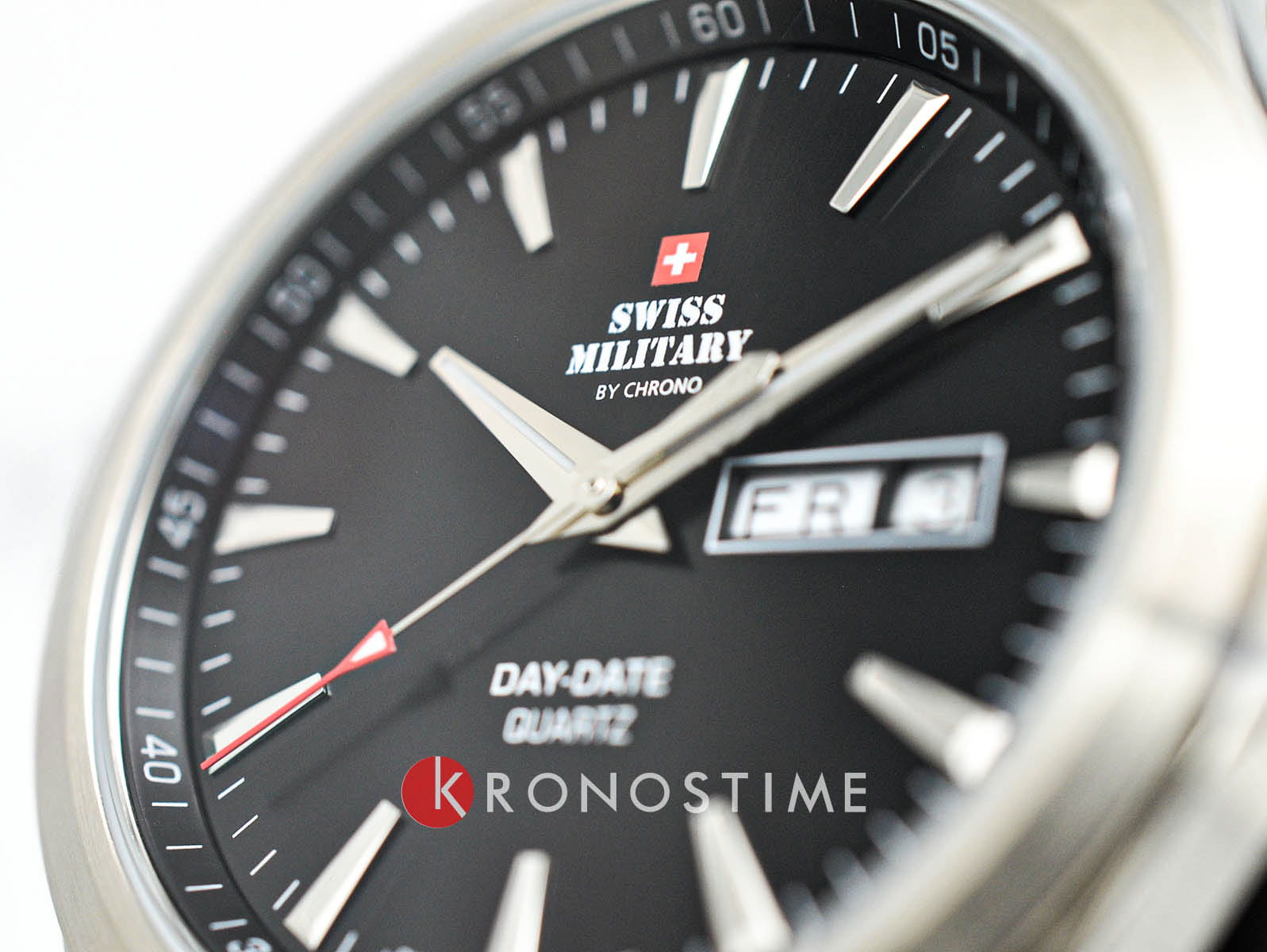 Swiss Military by Chrono Swiss Military by Chrono Day Date SMP36040.01 кварцевые мужские часы часы крупный план черный циферблата
