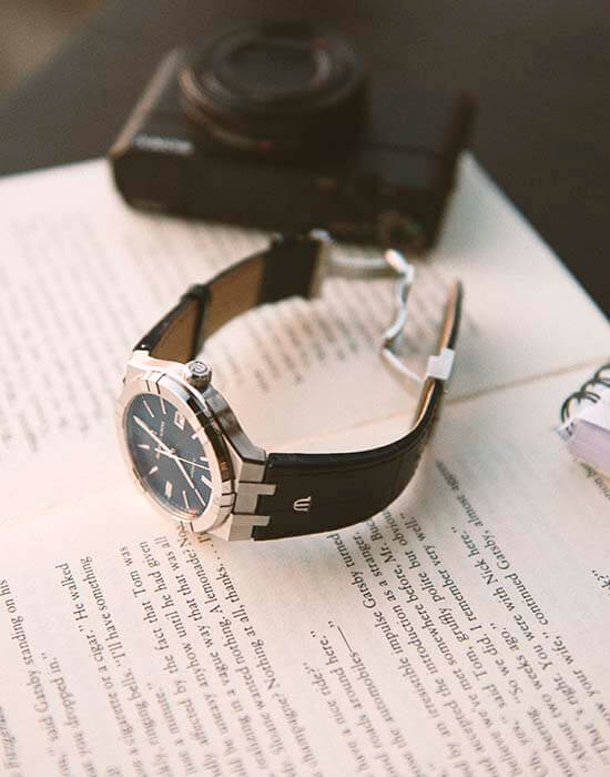 Maurice Lacroix AI6008-SS001-330-1 мужские часы застежка крупным планом