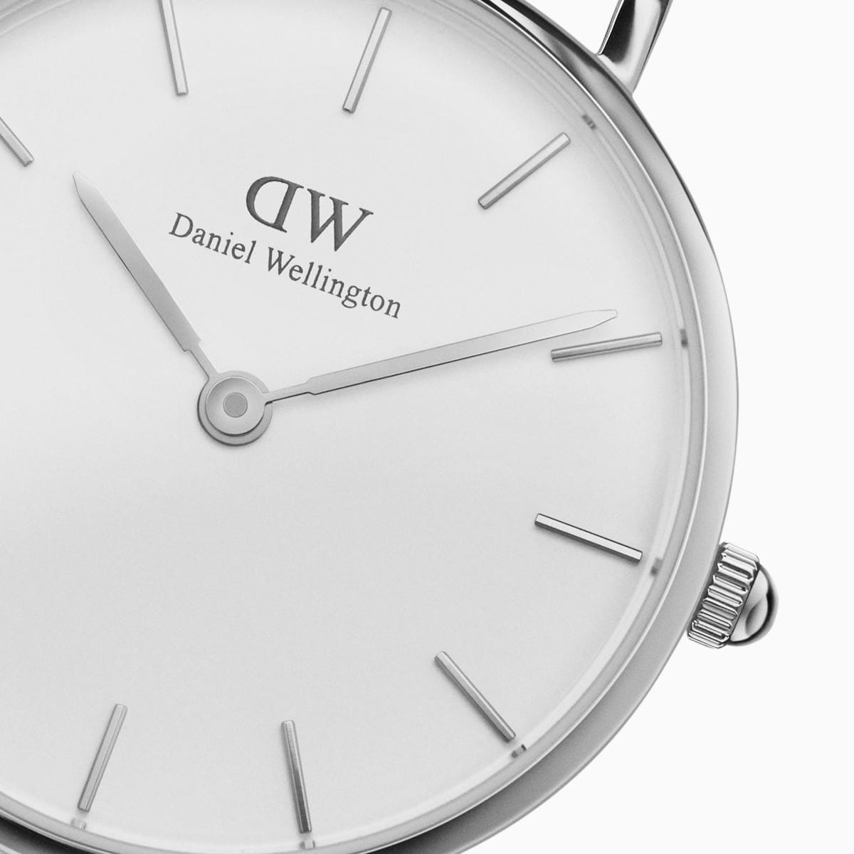 Daniel Wellington Daniel Wellington Petite Sterling DW00100220 , наручные женские часы фото под углом