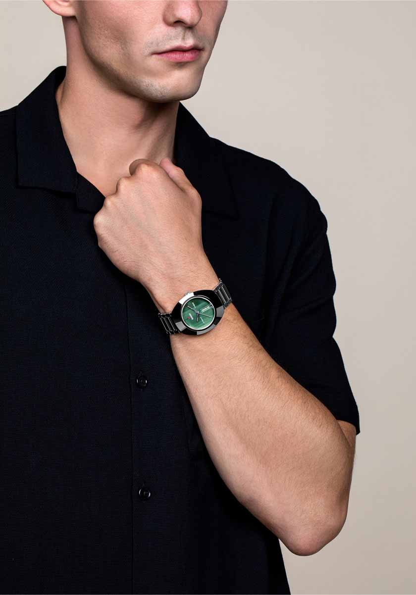 Rado R12160303 мужские часы застежка крупным планом