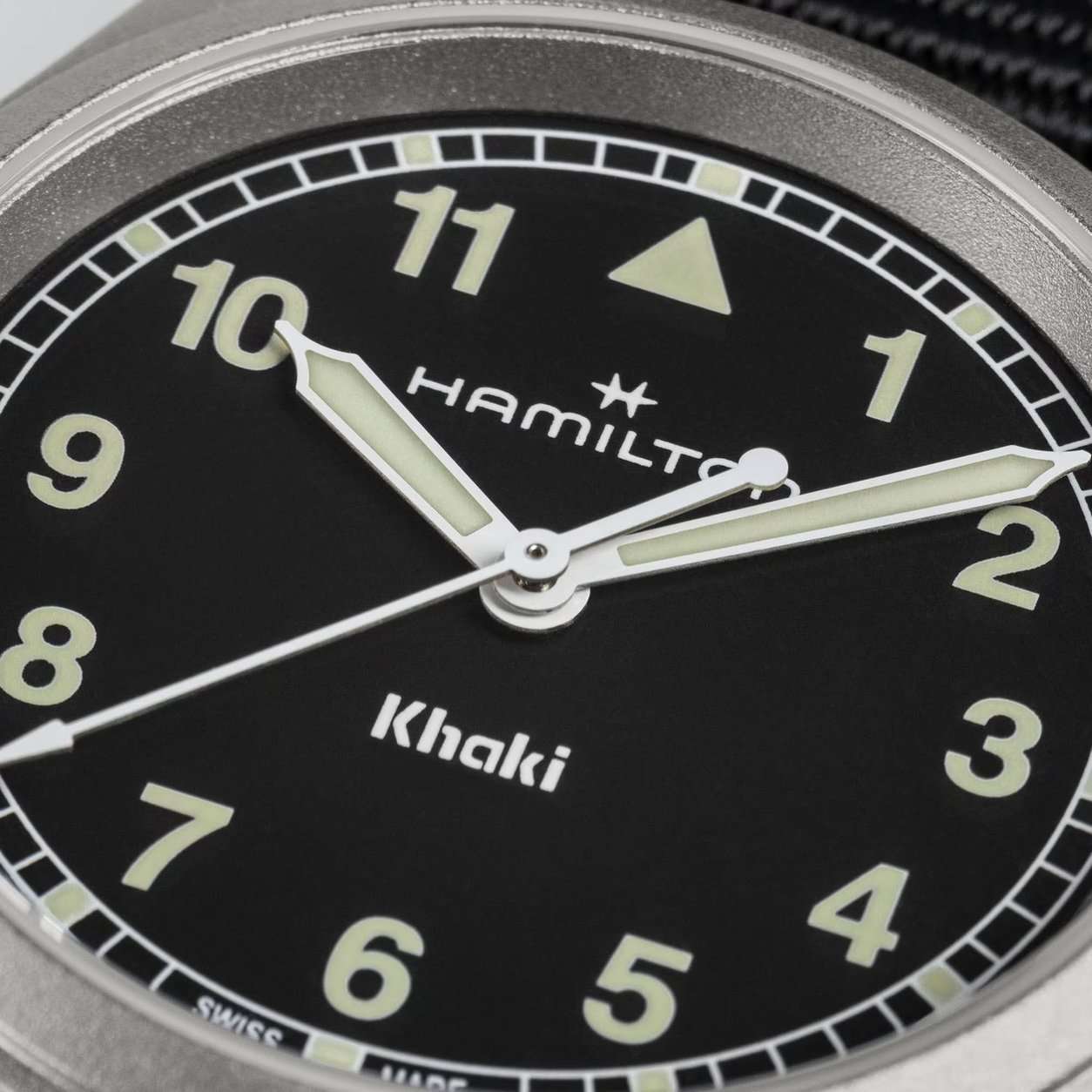 Hamilton Hamilton Khaki Field Quartz 33mm H69301430 мужские часы черный циферблат на запястье