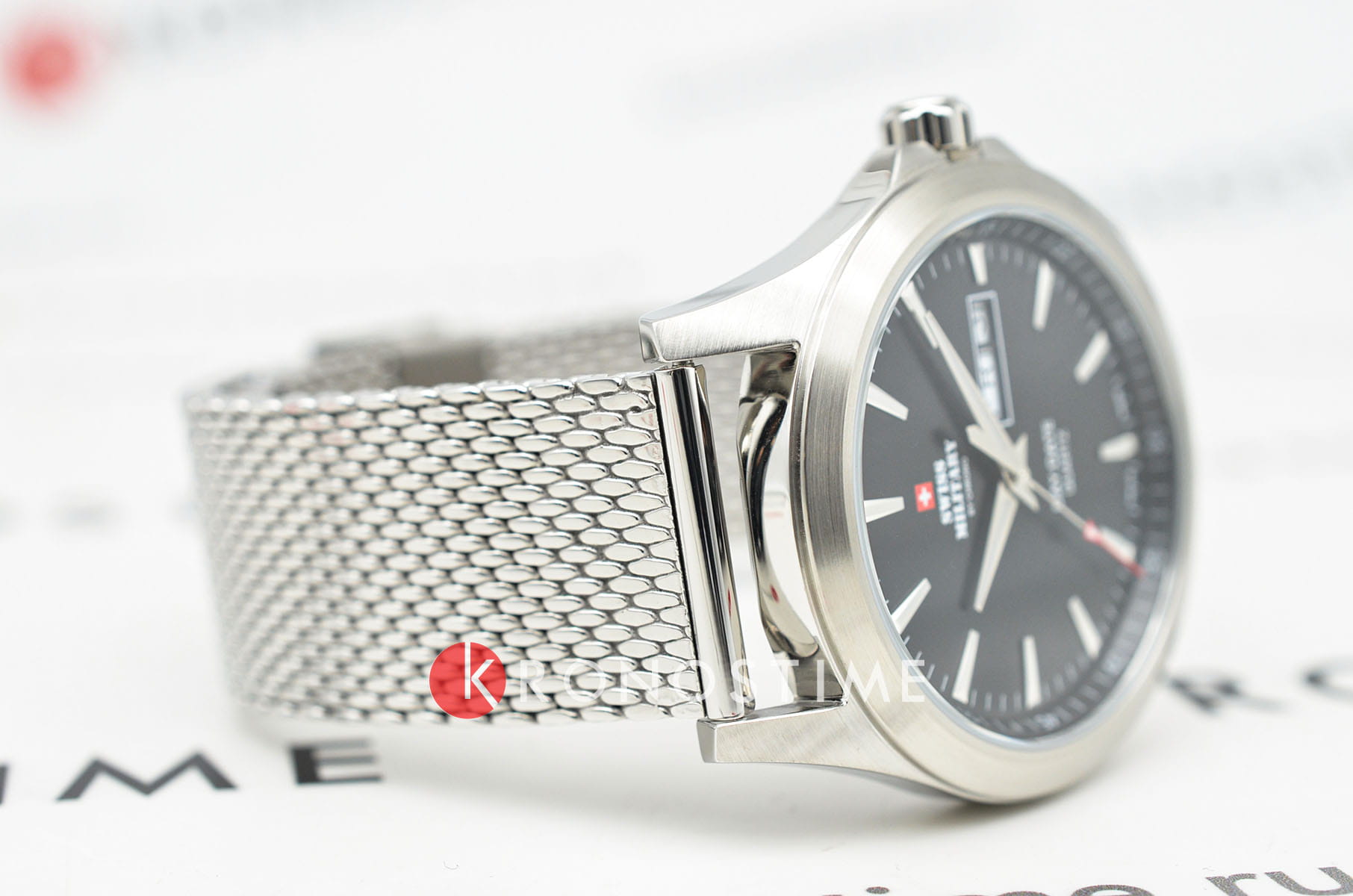 Swiss Military by Chrono Swiss Military by Chrono Day Date SMP36040.01,  швейцария мужские часы на браслете нержавеющая сталь боковой вид