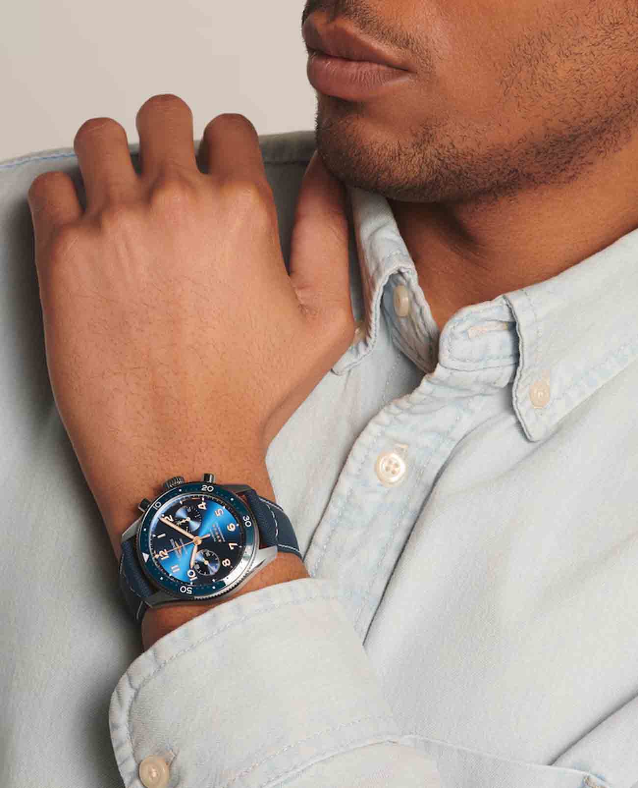 Longines Longines Spirit L3.821.4.93.2 механические мужские часы часы крупный план синий циферблата