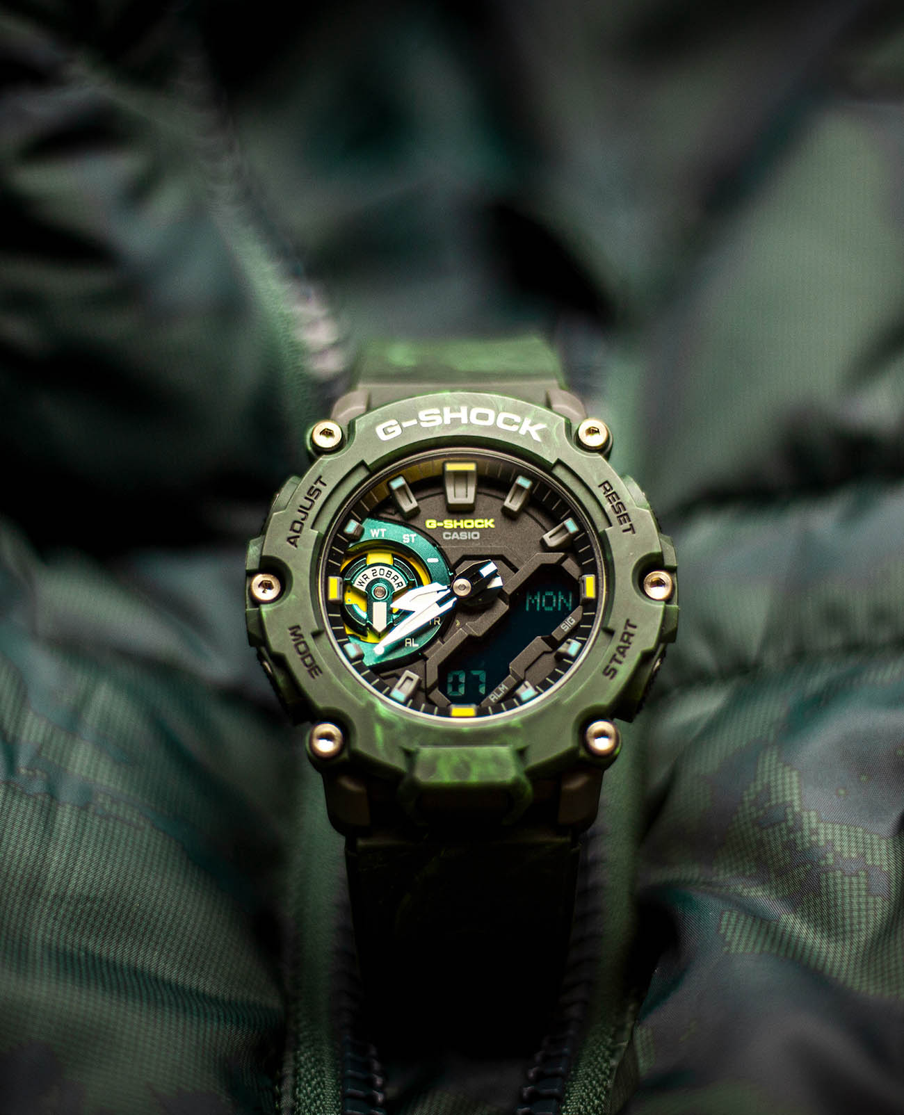 Casio Casio G-Shock GA-2200MFR-3A GA - задняя крышка карбон корпуса, япония часы