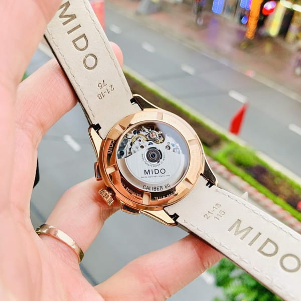 Mido M0244273603100 мужские часы застежка крупным планом