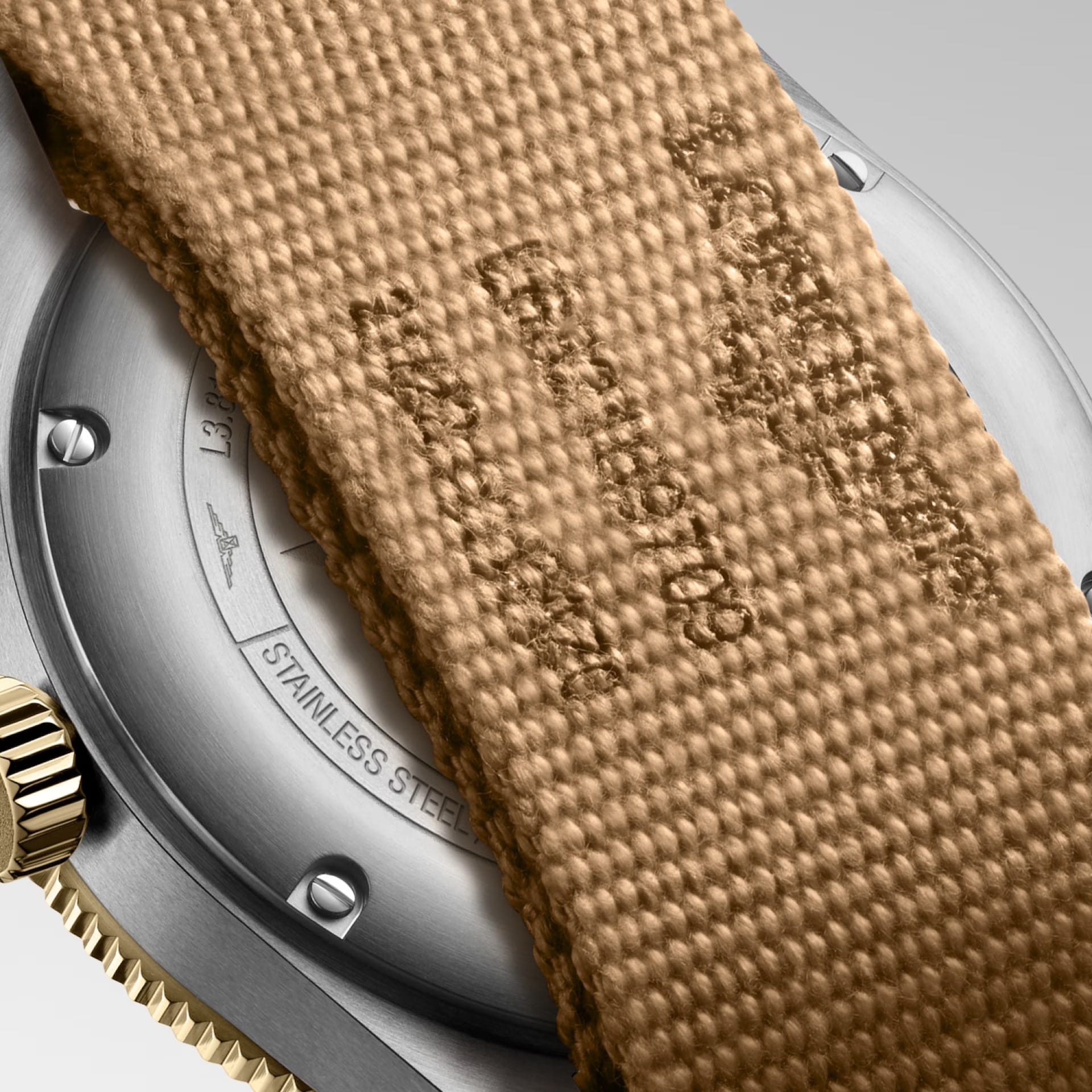 Longines Longines Spirit L3.812.5.53.9 механические мужские часы часы крупный план черный циферблата