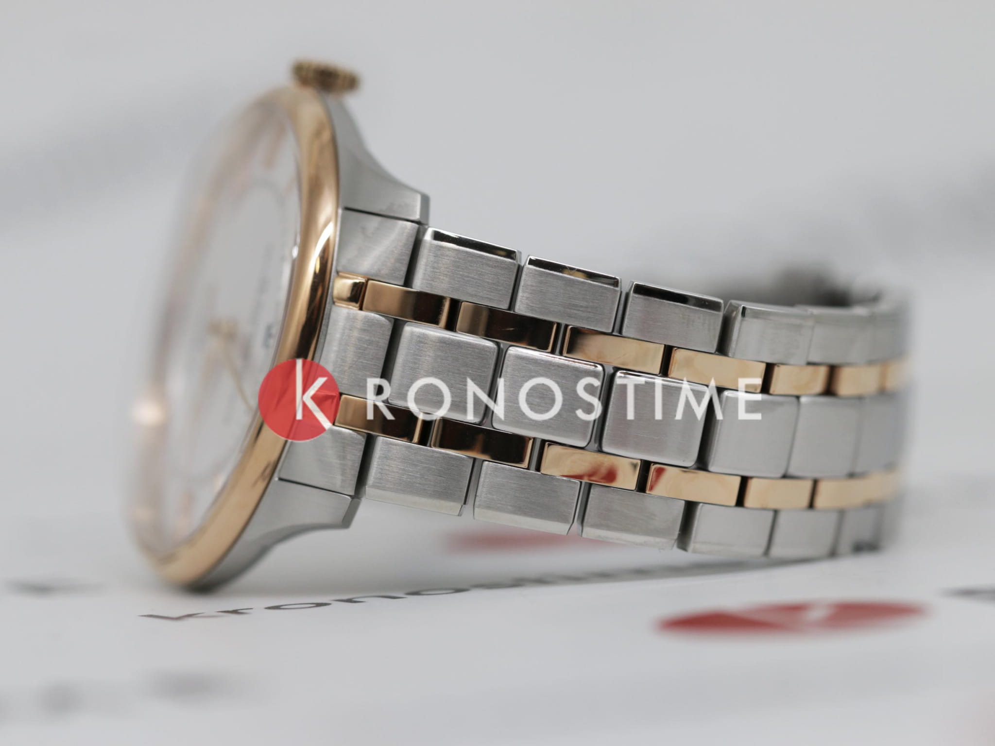 Tissot T1394072203800 мужские часы застежка крупным планом