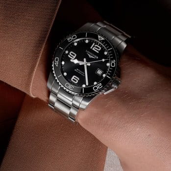 Longines L37824566 мужские часы застежка крупным планом