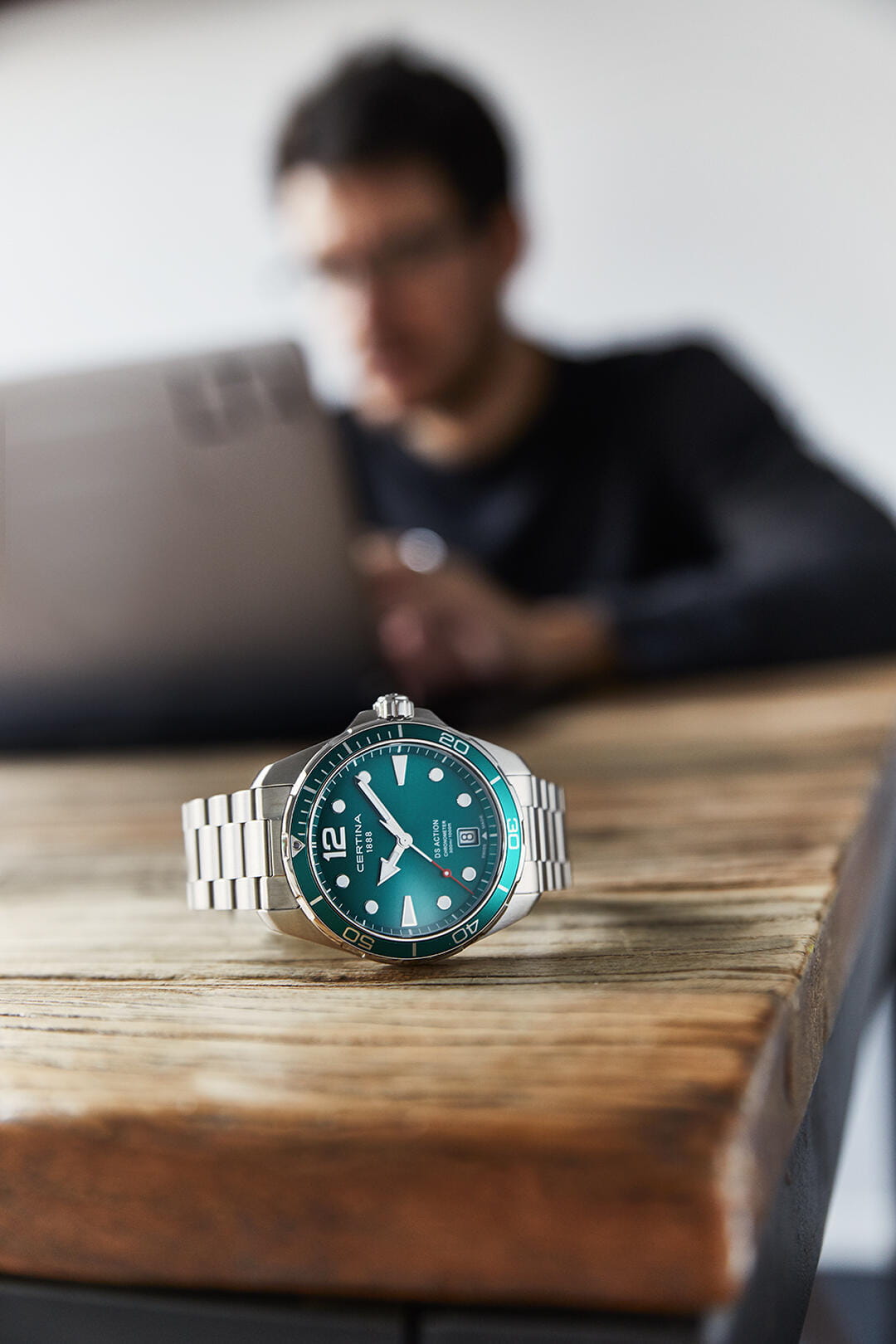 Certina Certina DS Action C032.451.11.097.00 кварцевые мужские часы часы крупный план зеленый циферблата