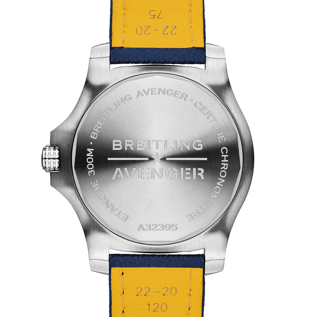 Breitling Breitling Avenger Automatic GMT 45 A32395101C1X1, avenger швейцария мужские часы на браслете кожа + текстиль боковой вид