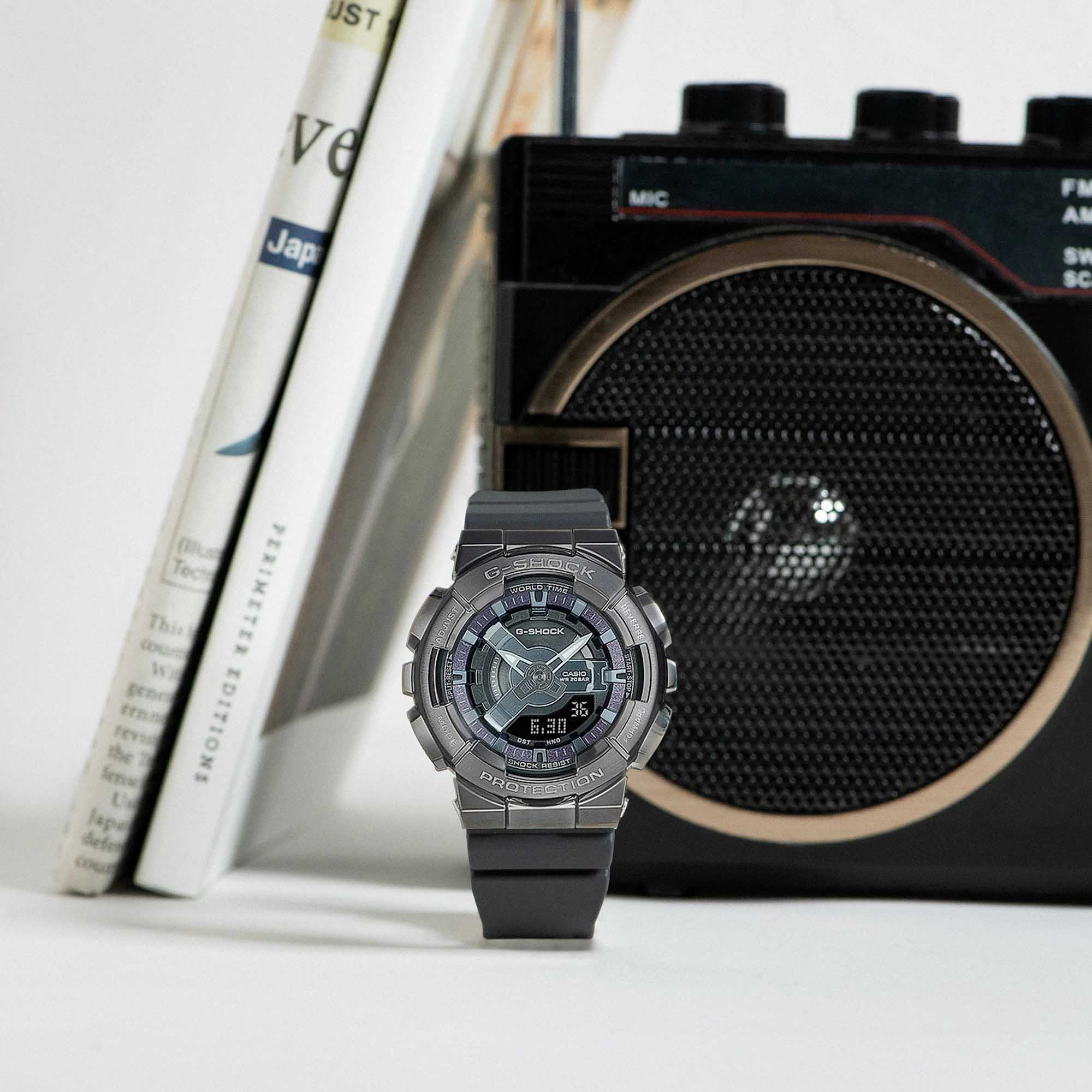 Casio GM-S110B-8A мужские часы застежка крупным планом